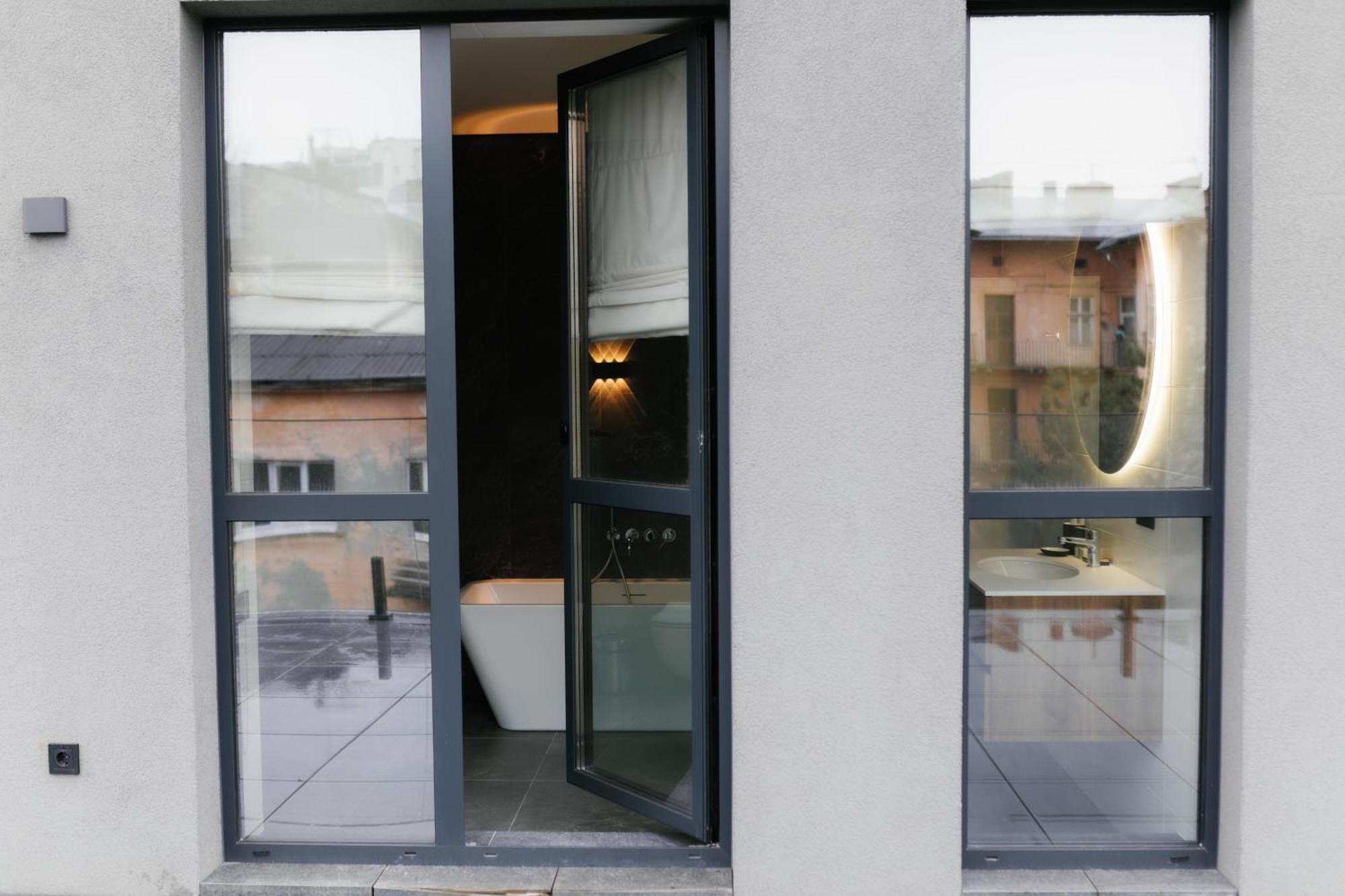 Select Hotel Lviv Exterior photo
