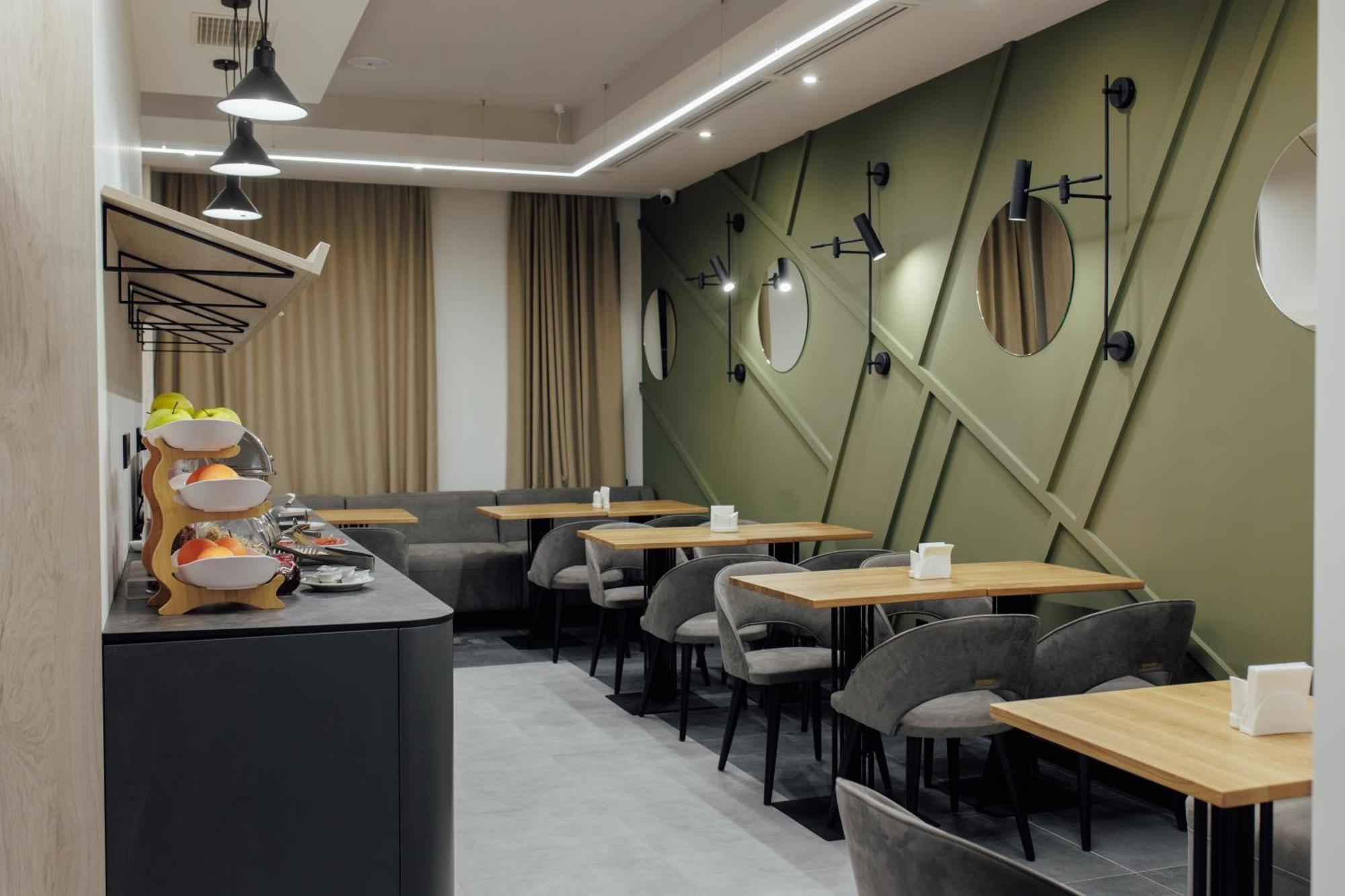 Select Hotel Lviv Exterior photo