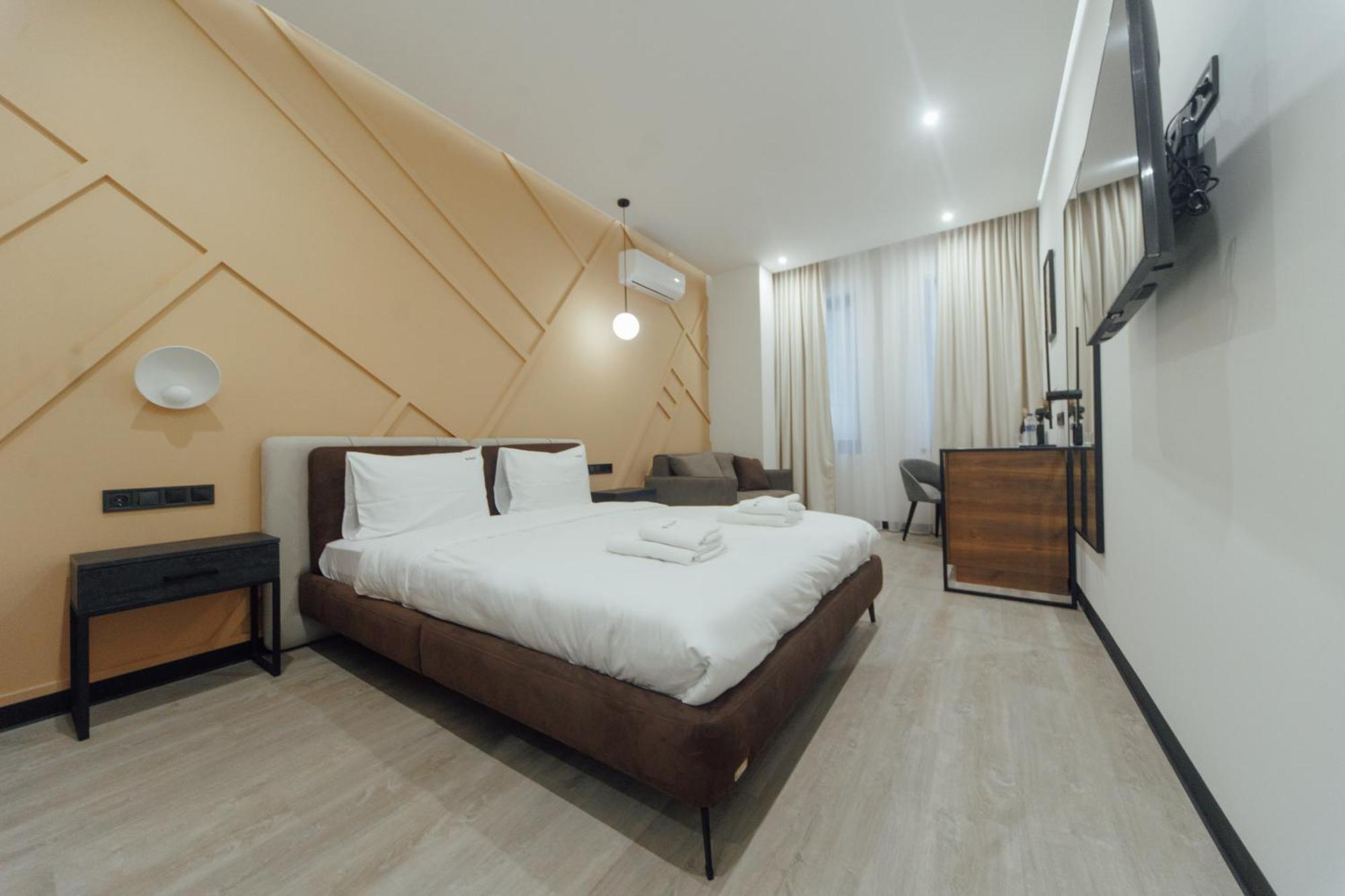Select Hotel Lviv Exterior photo